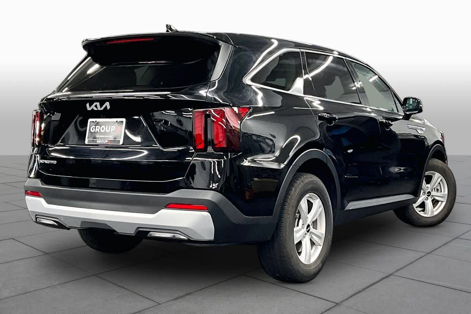 Used 2026 Kia Sorento LX FWD image 12