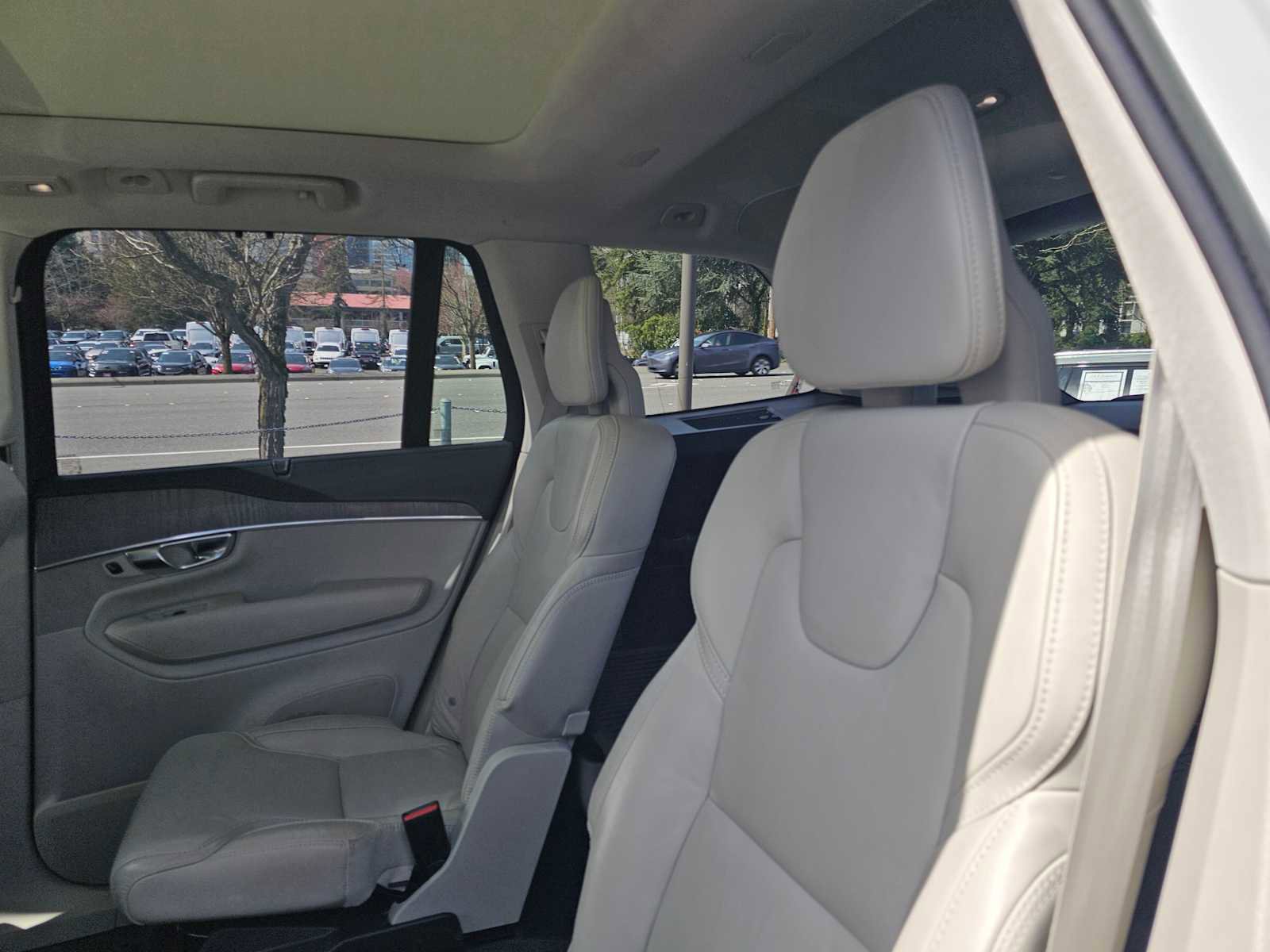 Used 2023 Volvo XC90 T8 Ultimate w/ Protection Package Premier image 18