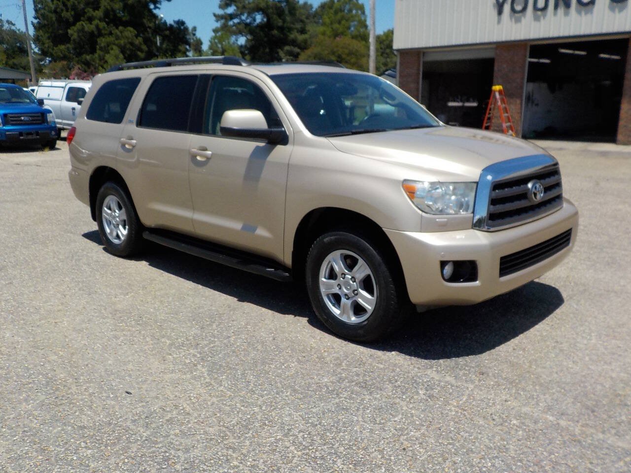 Used 2016 Toyota Sequoia SR5 w/ Premium Package RWD image 7