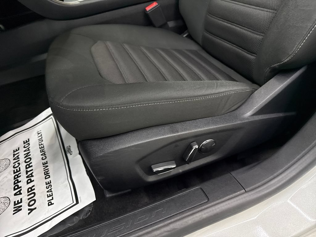 Used 2019 Ford Fusion SE FWD image 13