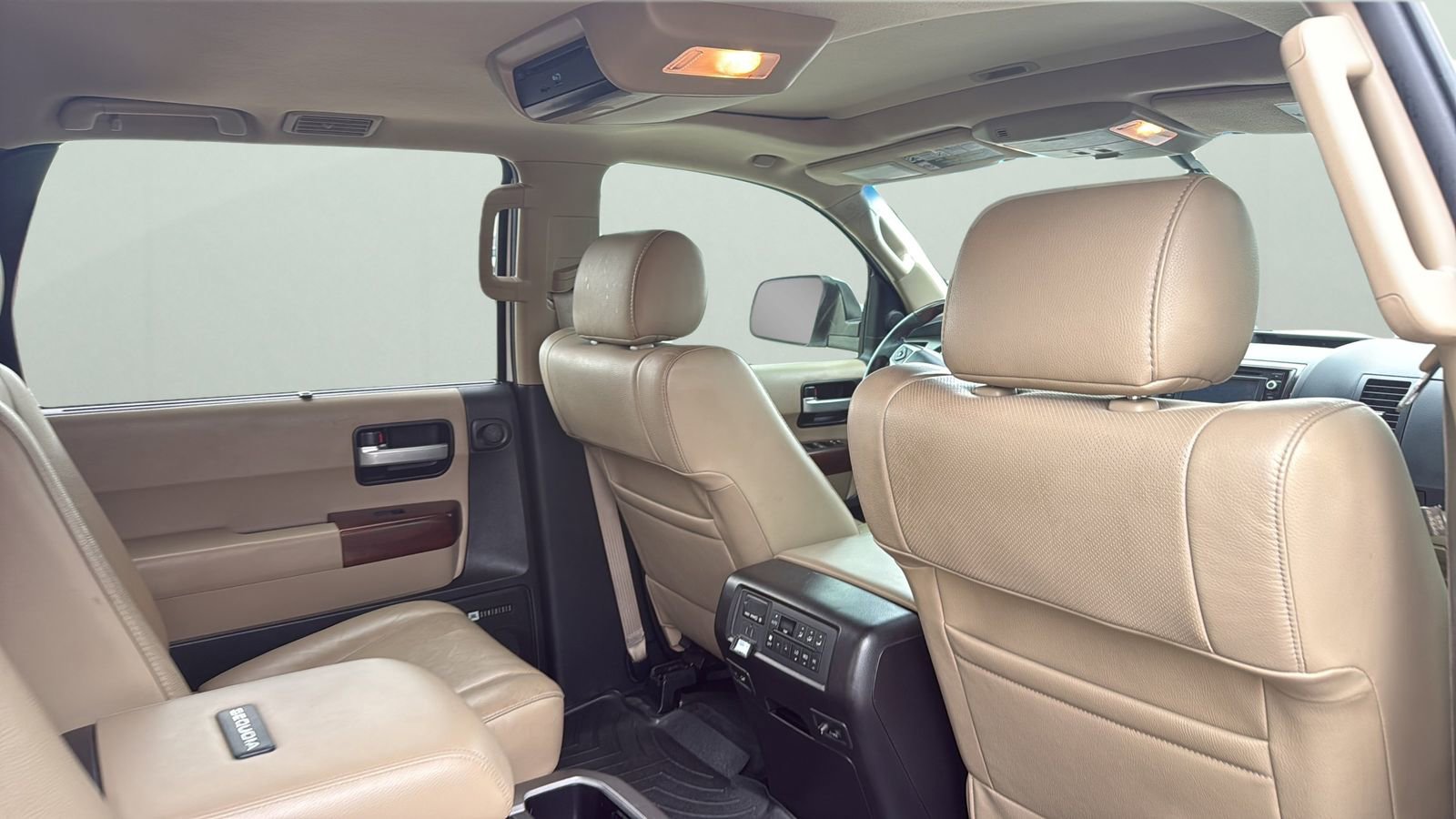 Used 2014 Toyota Sequoia Platinum RWD image 28
