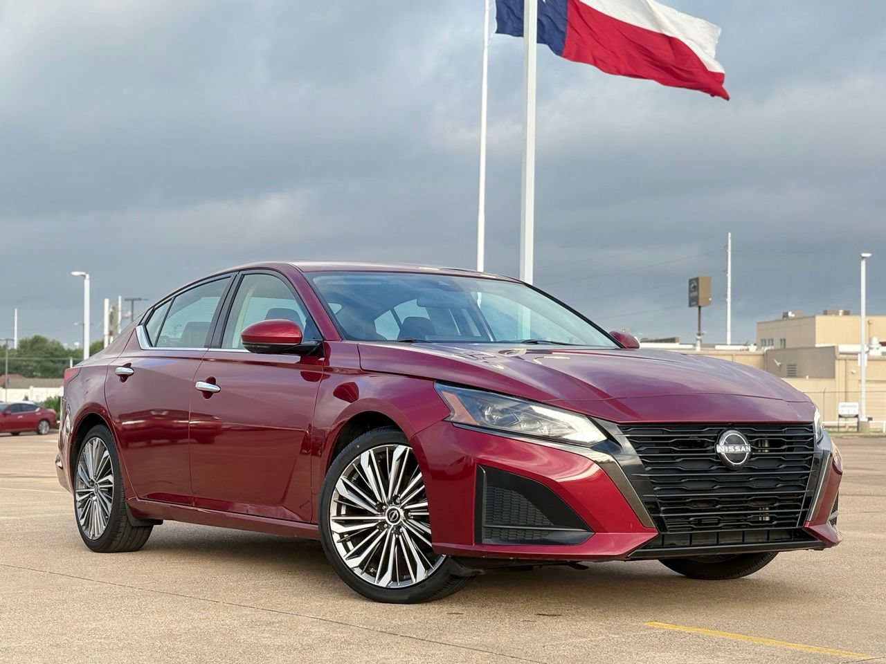 Used 2023 Nissan Altima 2.5 SL FWD image 2