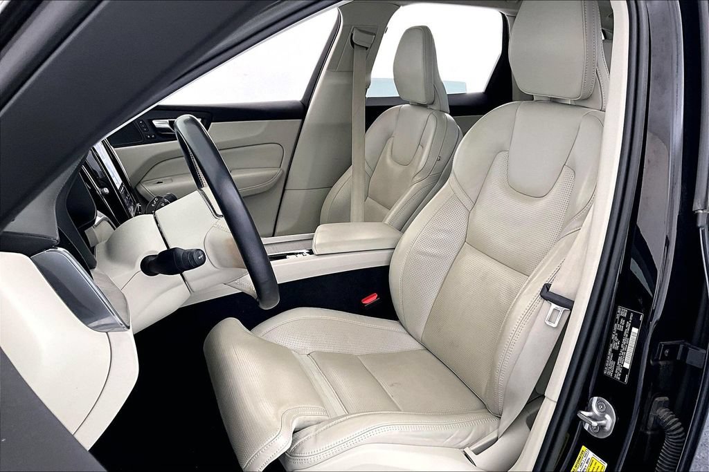 Used 2023 Volvo XC60 B5 Ultimate w/ Climate Package AWD/4WD image 32