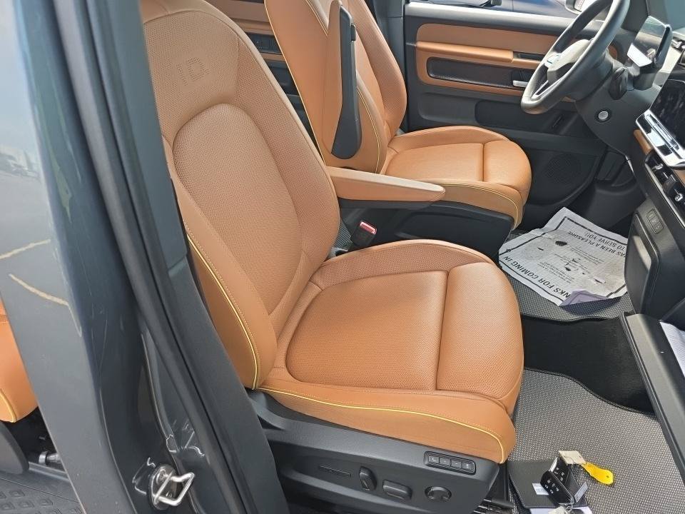 Used 2025 Volkswagen ID. Buzz Pro S Plus RWD image 5