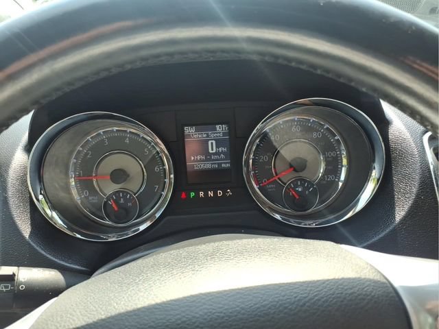 Used 2013 Chrysler Town & Country Touring-L w/ Driver Convenience Group FWD image 19