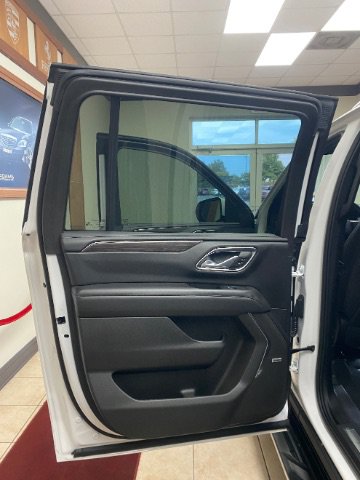 Used 2024 Chevrolet Suburban LT w/ Luxury Package AWD/4WD image 7