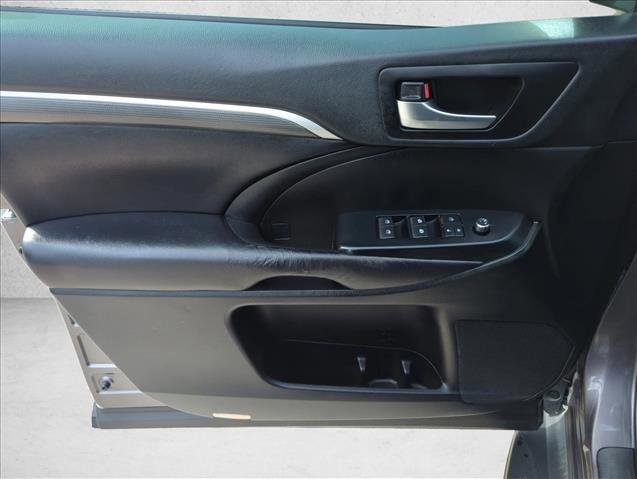 Certified 2019 Toyota Highlander SE FWD image 11