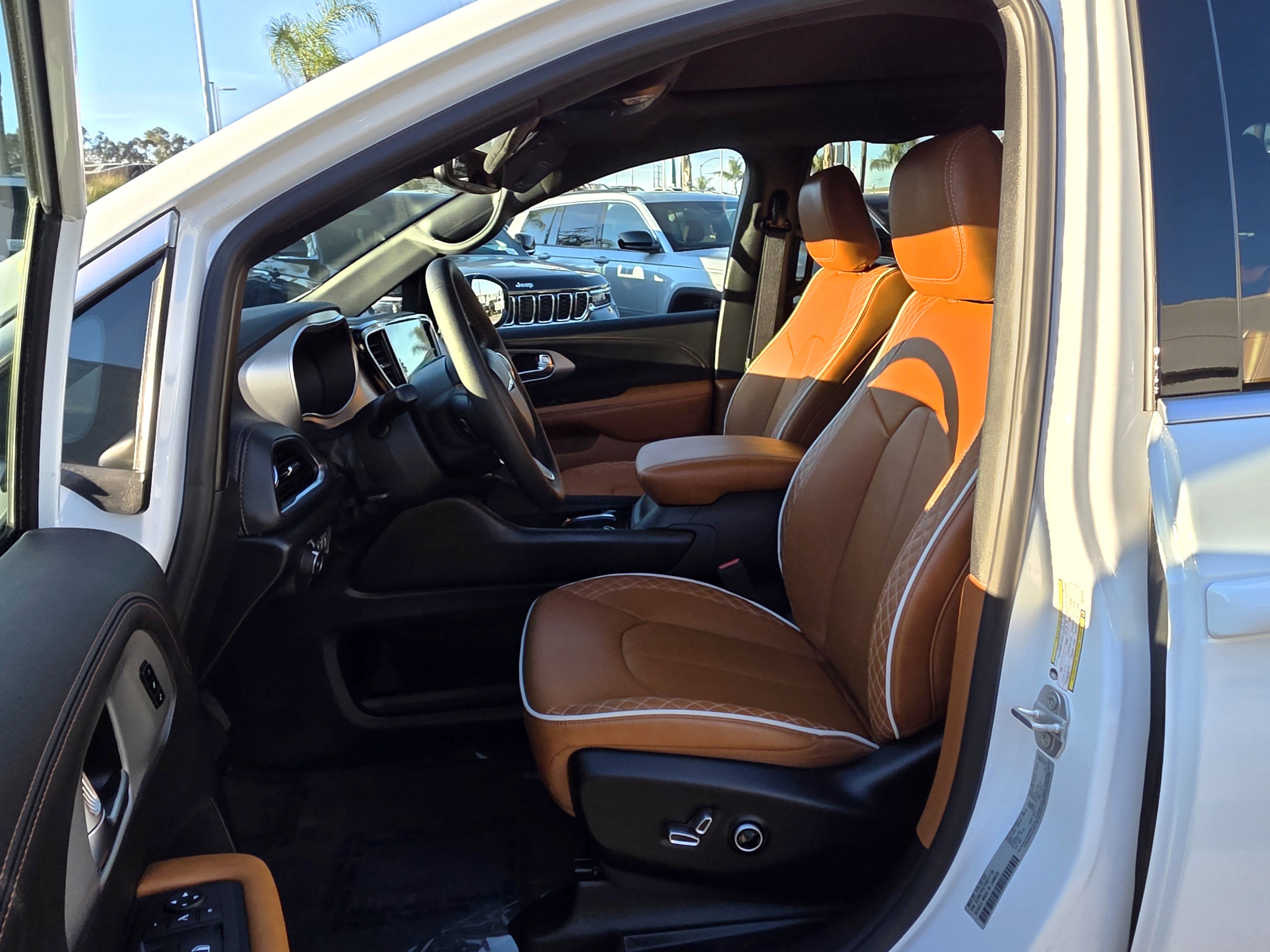 New 2026 Chrysler Pacifica Pinnacle image 12