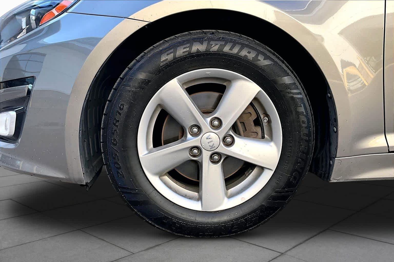 Used 2015 Kia Optima LX FWD image 11