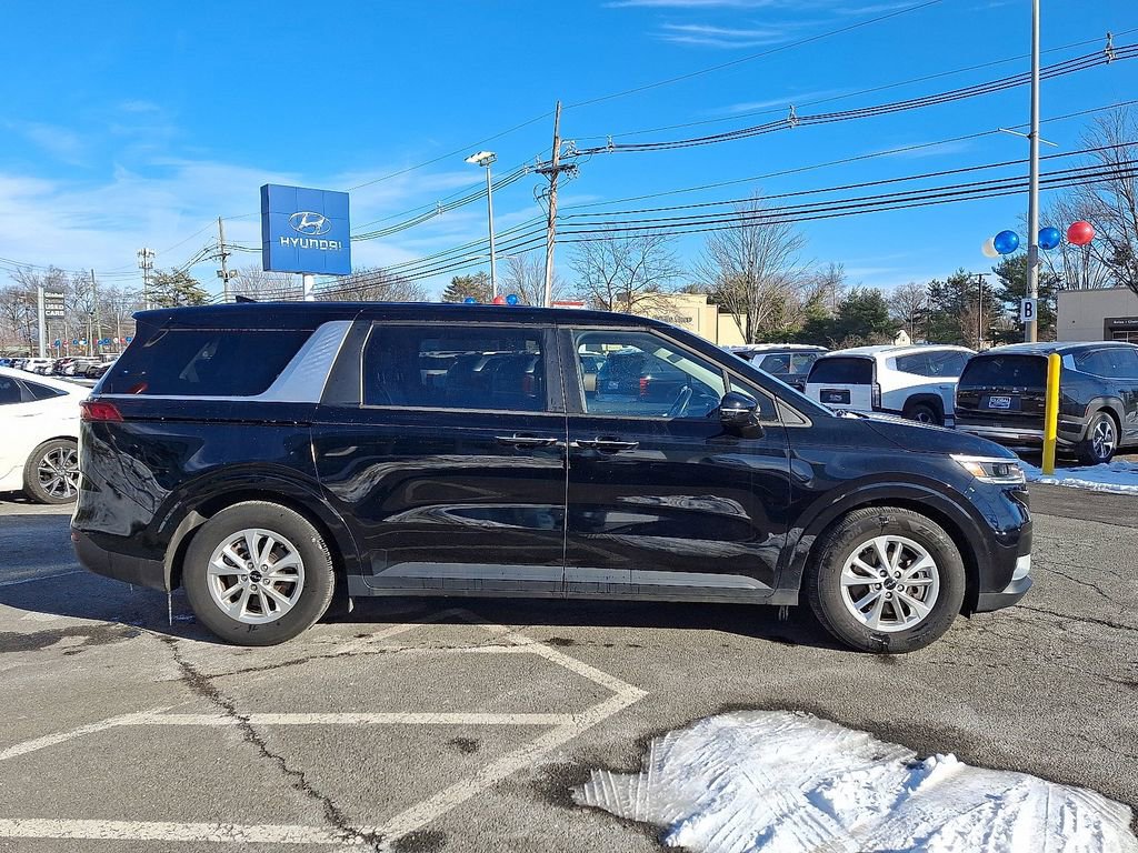 Used 2024 Kia Carnival LX image 8