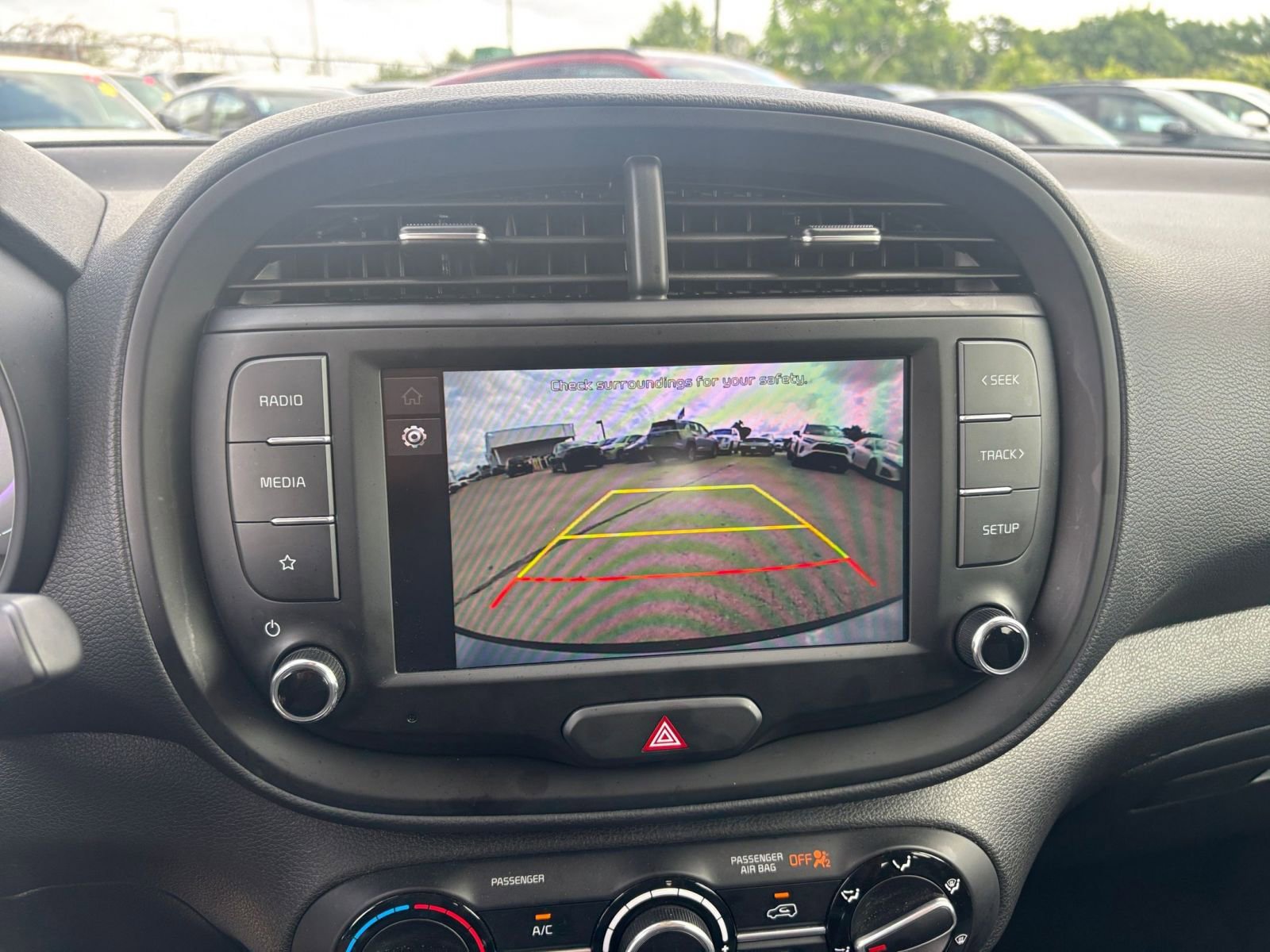 Used 2025 Kia Soul LX w/ LX Technology Package FWD image 22