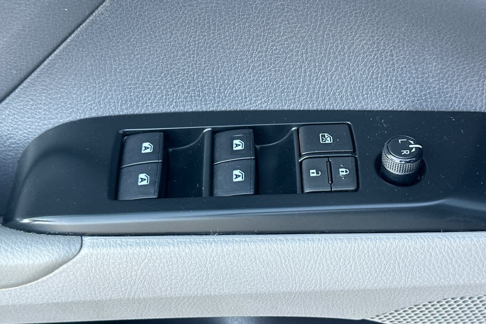 Used 2020 Toyota Camry LE FWD image 12