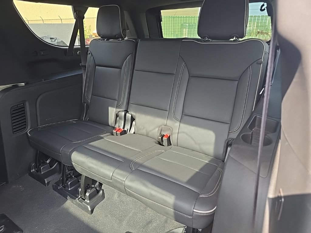 Used 2024 Chevrolet Suburban Premier AWD/4WD image 21
