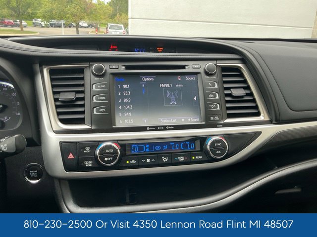 Used 2019 Toyota Highlander SE AWD/4WD image 25