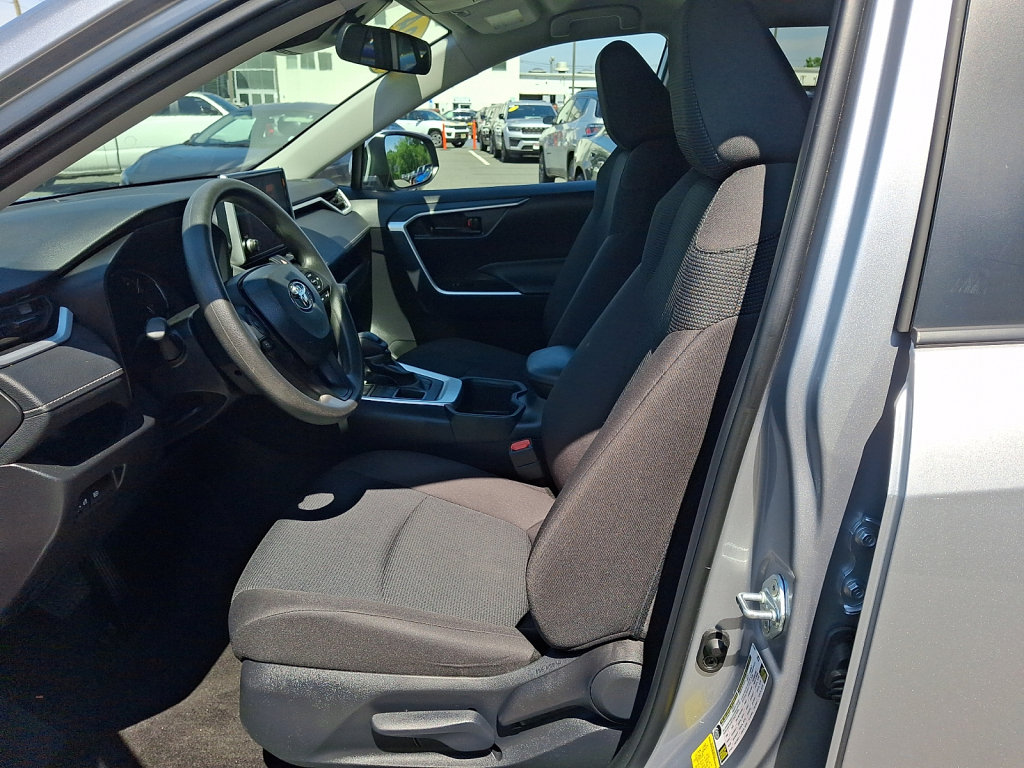 Used 2024 Toyota RAV4 LE AWD/4WD image 27