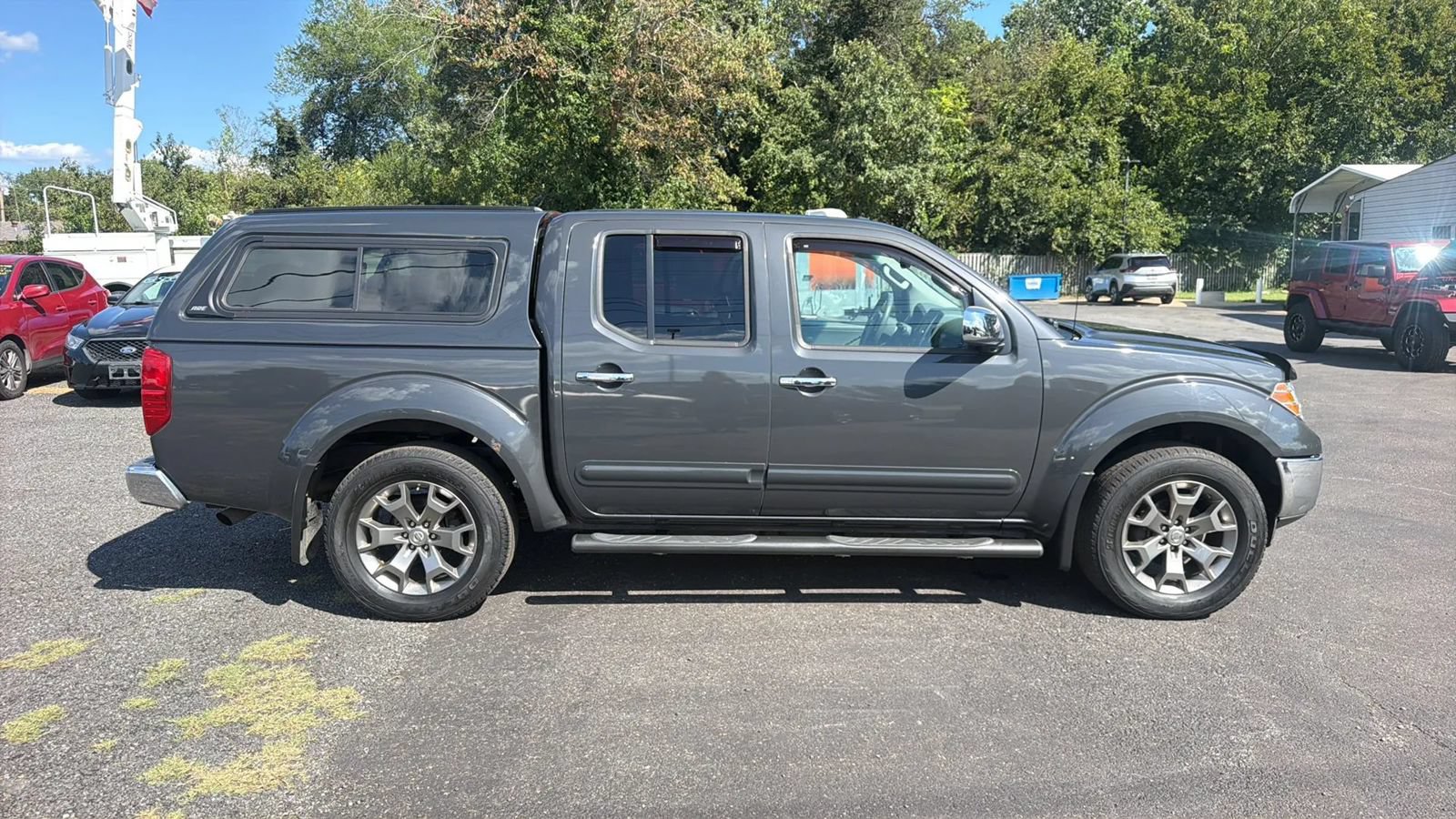 Used 2015 Nissan Frontier SL w/ Moonroof Package AWD/4WD image 4