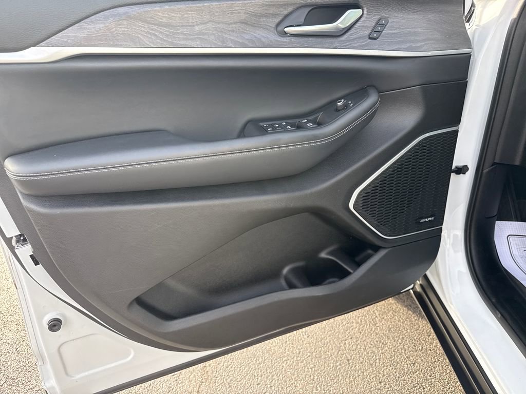 Used 2022 Jeep Grand Cherokee L Limited image 12