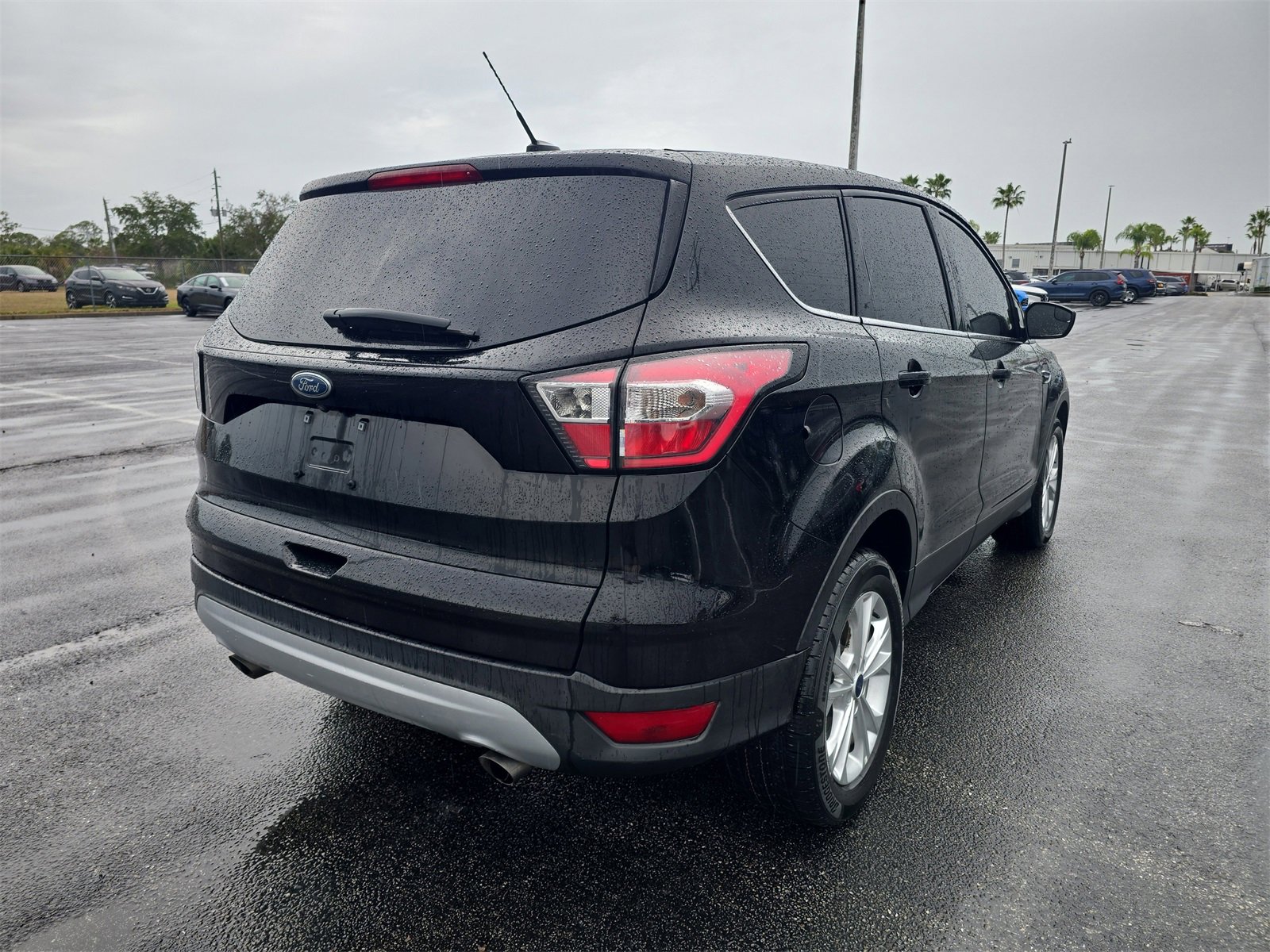 Used 2017 Ford Escape SE image 4