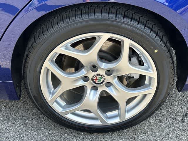 Used 2021 Alfa Romeo Giulia Ti AWD/4WD image 5