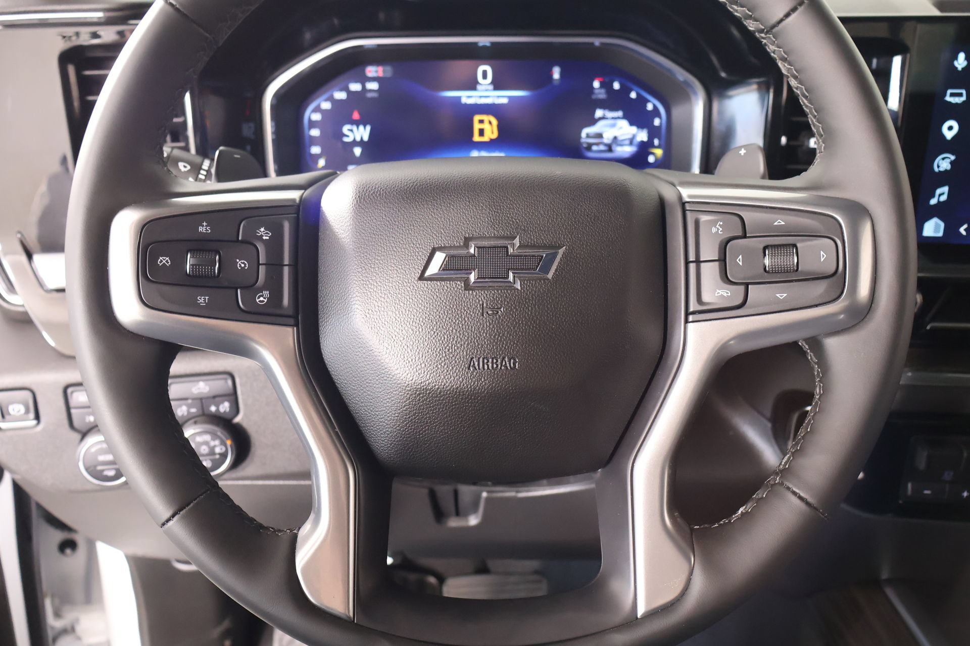 Used 2025 Chevrolet Silverado 1500 LT Trail Boss w/ Convenience Package II AWD/4WD image 3