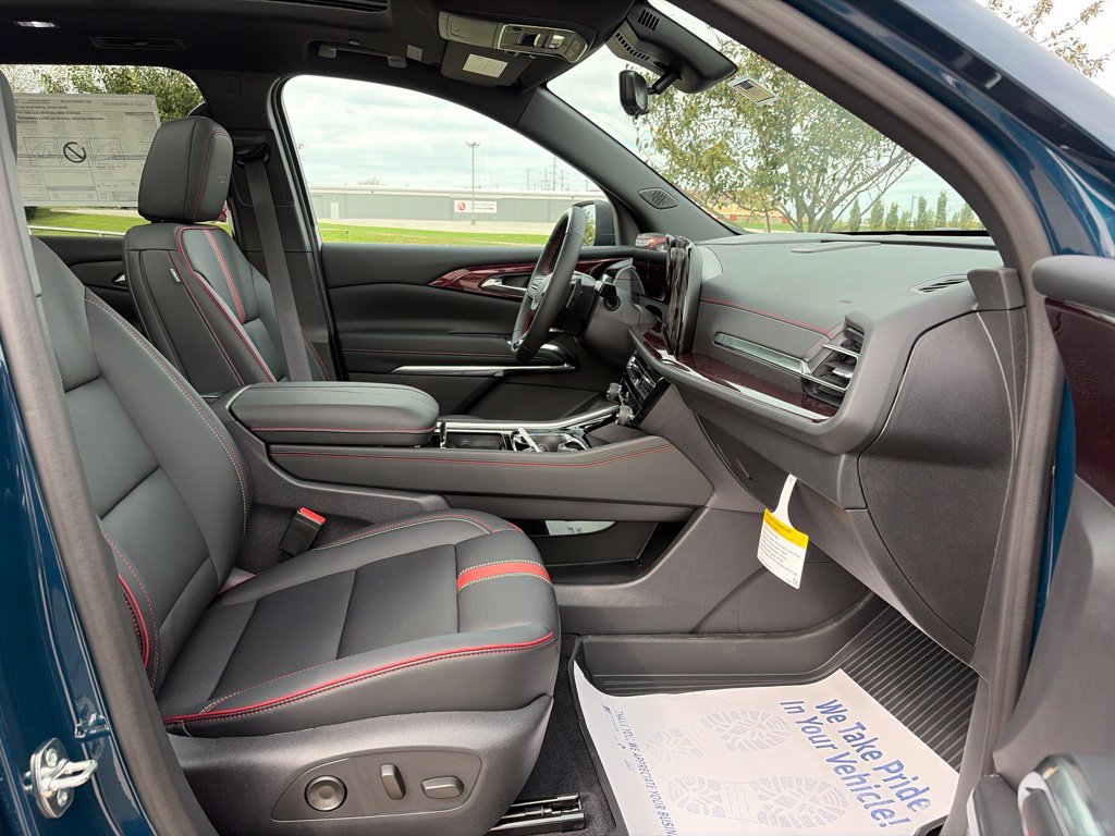 New 2027 Chevrolet Traverse RS w/ LPO, Floor Liner Package AWD/4WD image 29