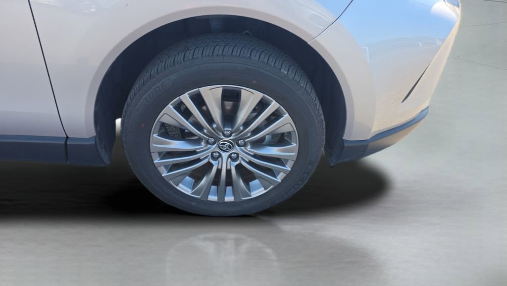 Used 2023 Toyota Venza XLE AWD/4WD image 28
