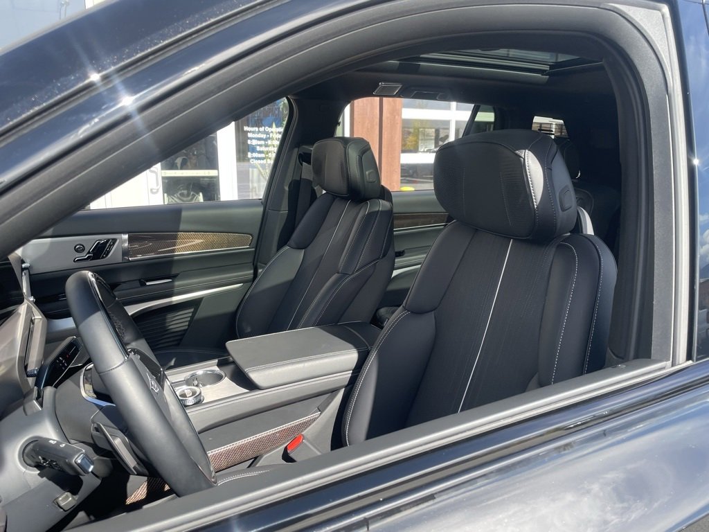 Used 2026 Cadillac Vistiq Sport w/ LPO, Floor Liner Package image 12