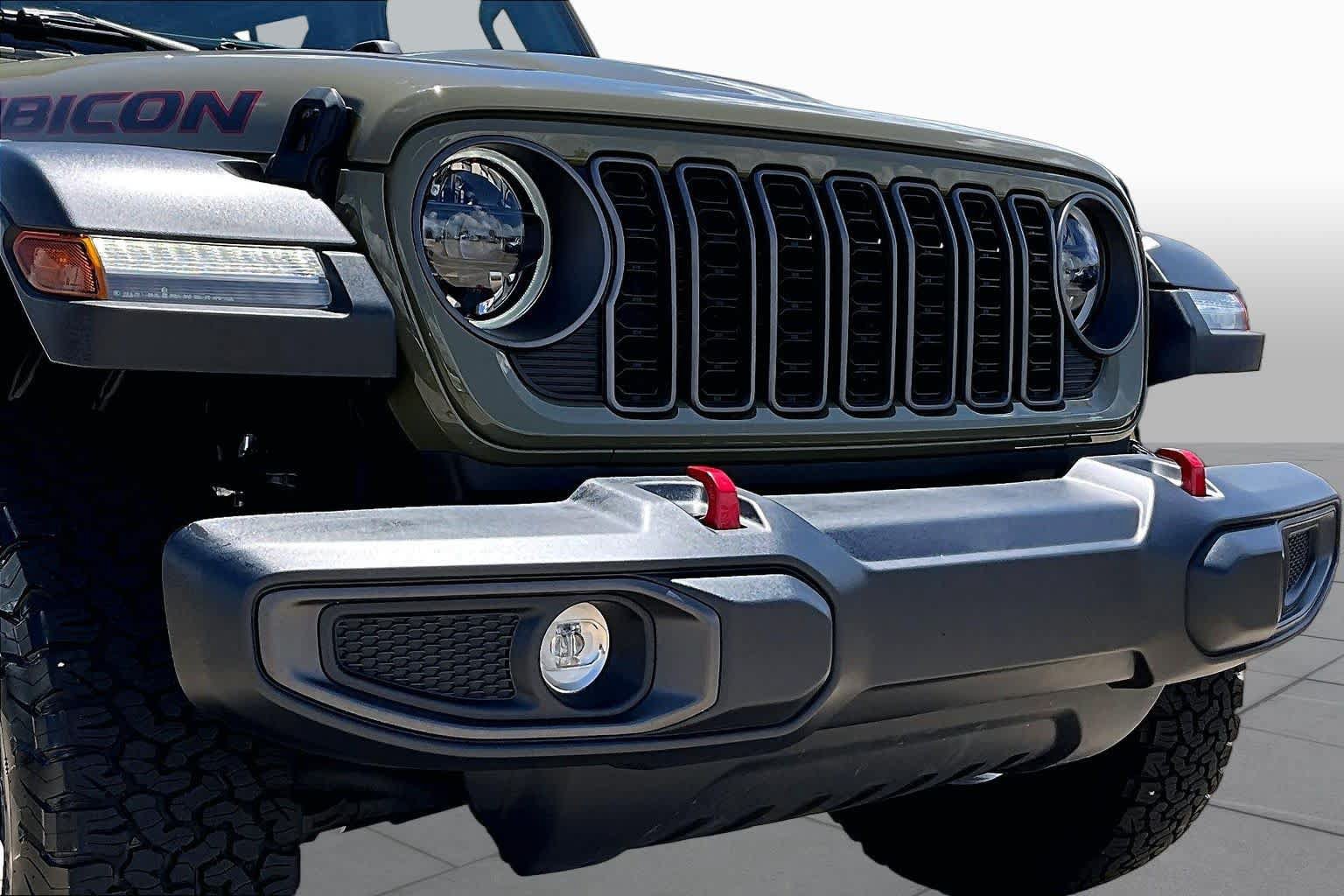 Used 2025 Jeep Wrangler Unlimited Rubicon w/ Convenience Group AWD/4WD image 30