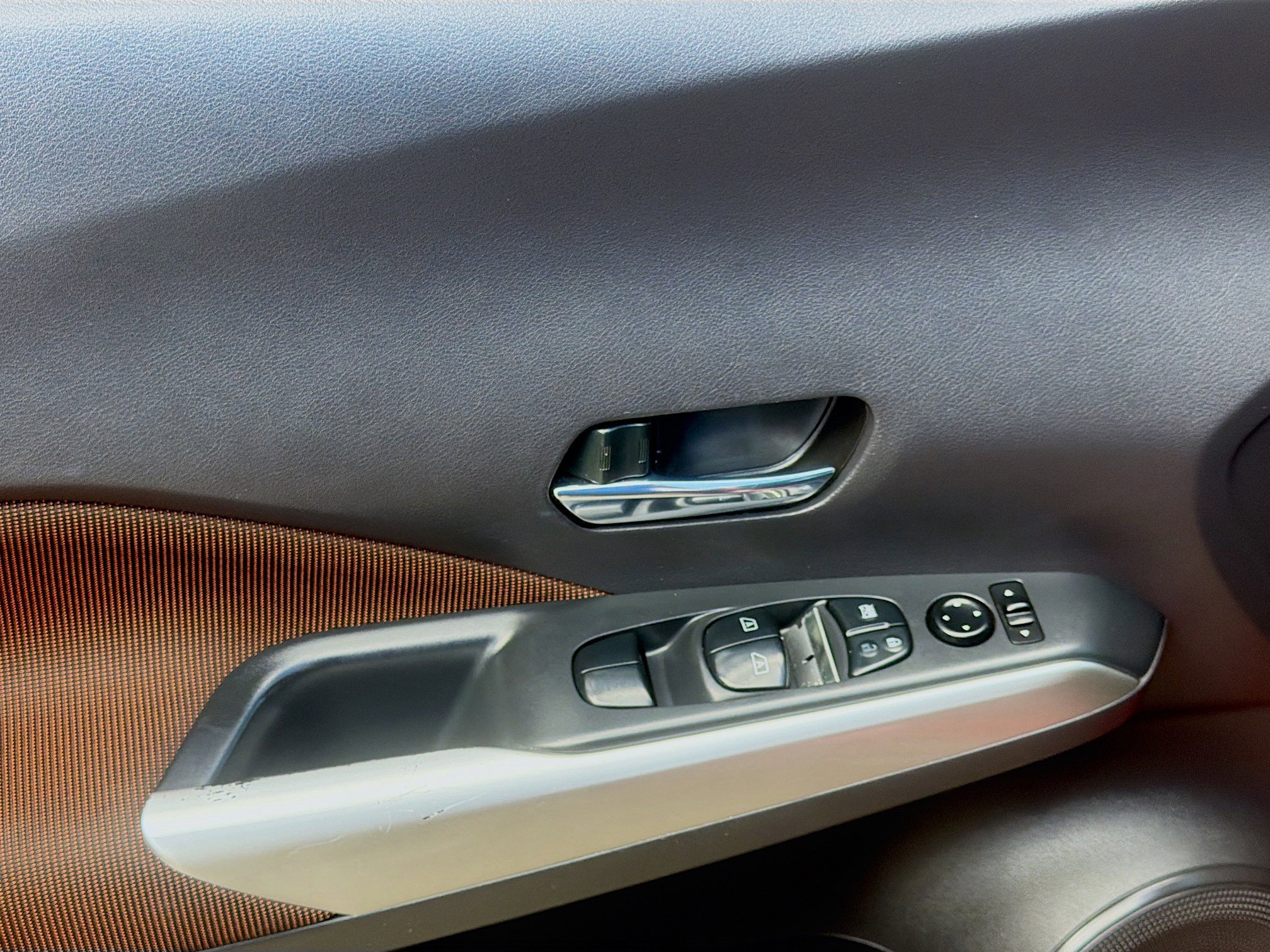 Used 2020 Nissan Kicks SR image 16