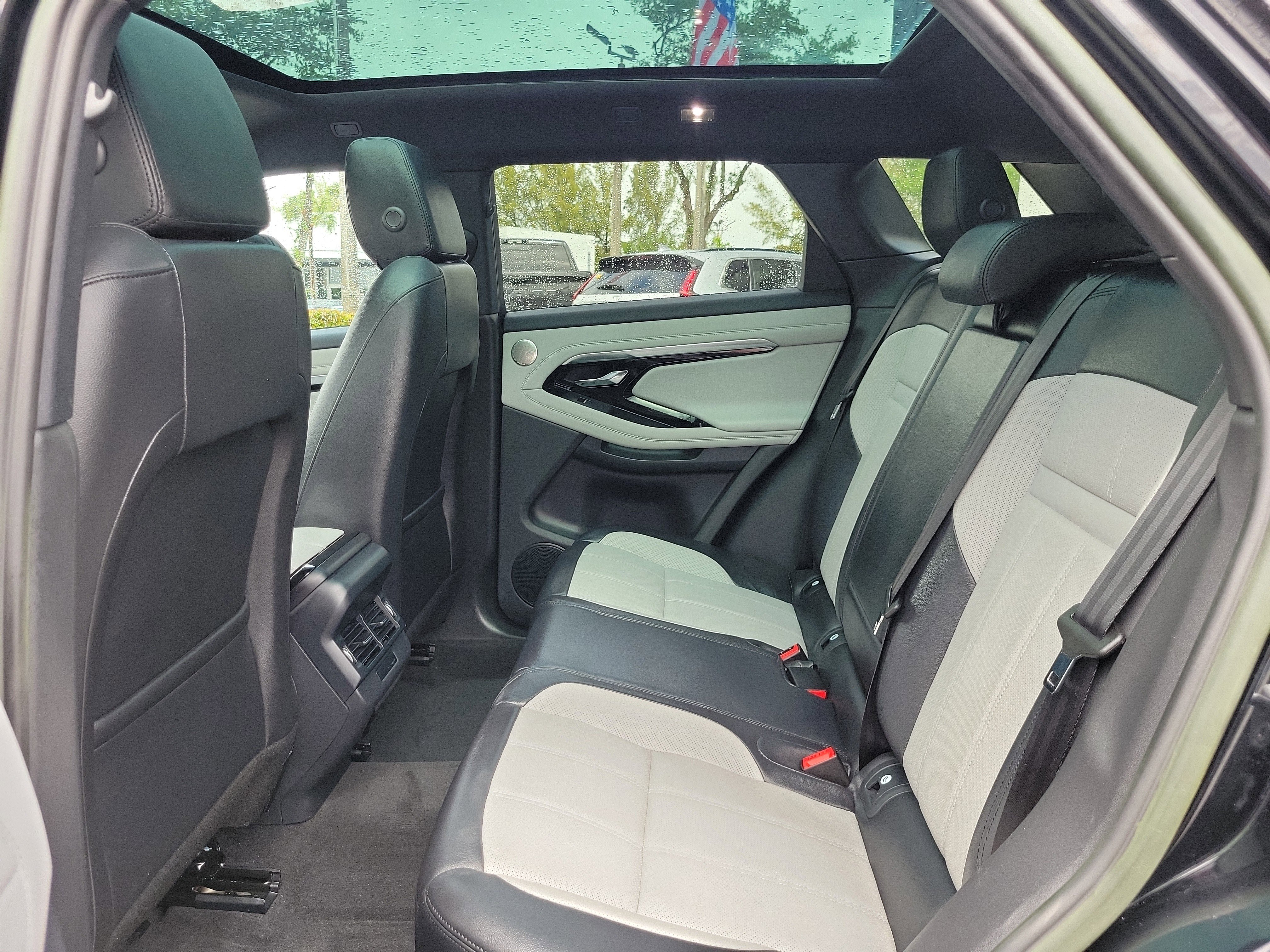 Used 2023 Land Rover Range Rover Evoque R-Dynamic SE image 14