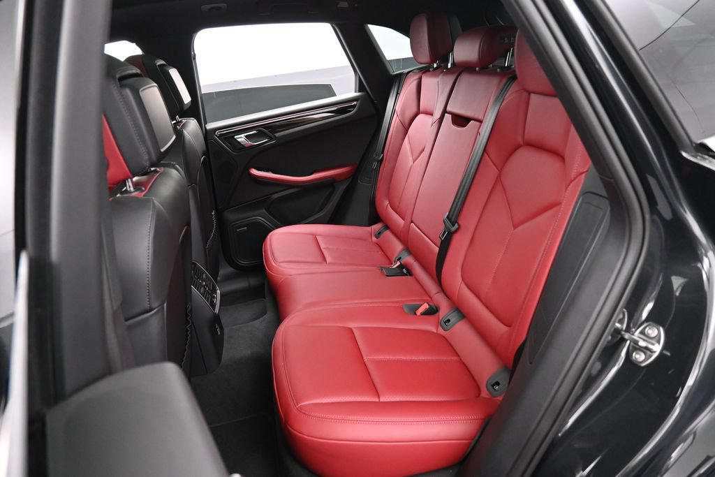 Certified 2026 Porsche Macan AWD/4WD image 24