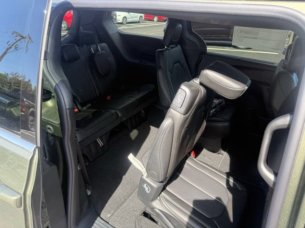 New 2027 Chrysler Pacifica Select FWD image 54