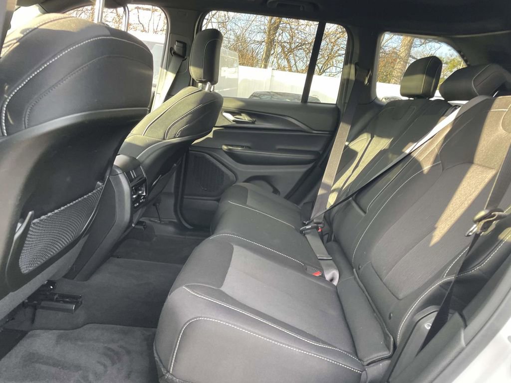 Used 2025 Jeep Grand Cherokee Laredo X AWD/4WD image 18