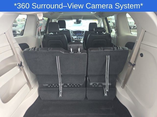 Used 2023 Chrysler Pacifica Touring-L image 50