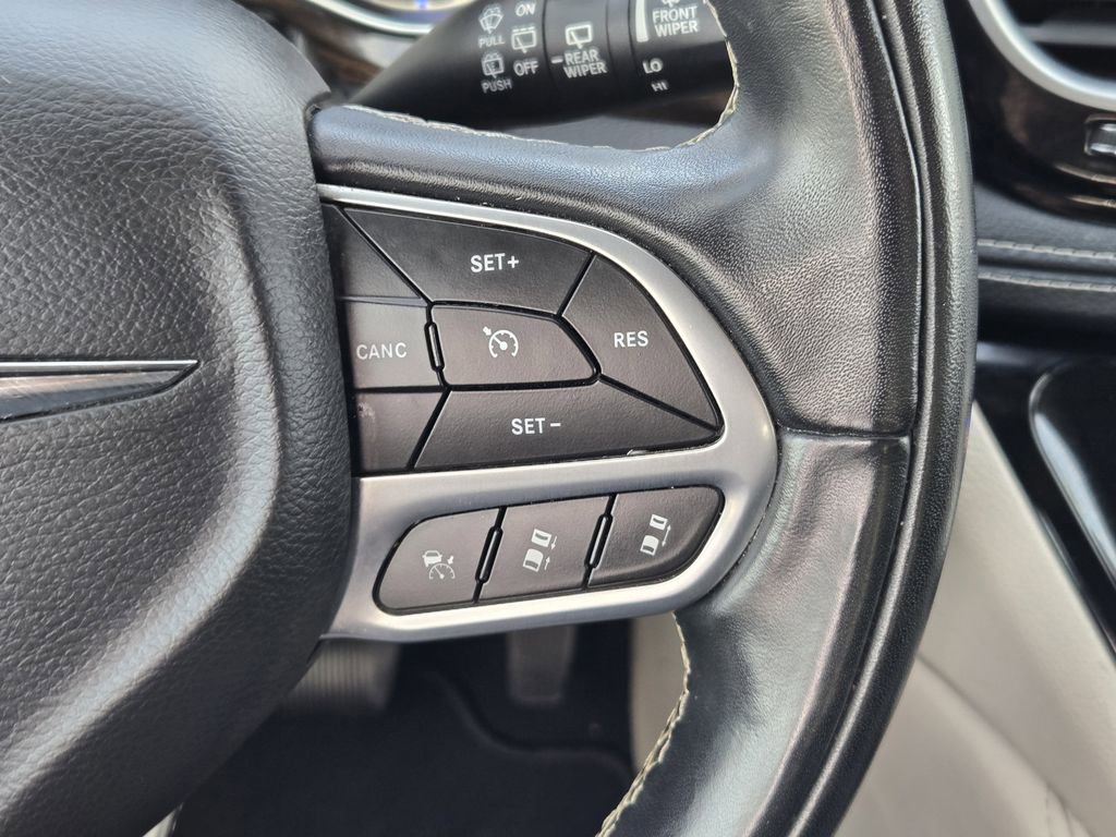 Used 2022 Chrysler Pacifica Limited image 27