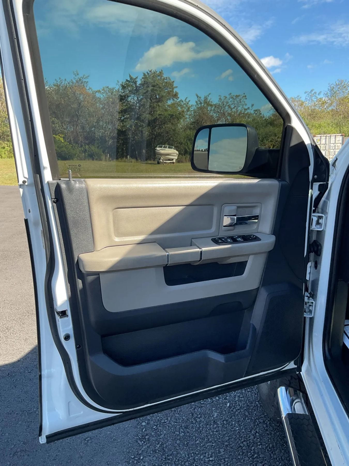 Used 2010 Dodge Ram 2500 Truck SLT image 17