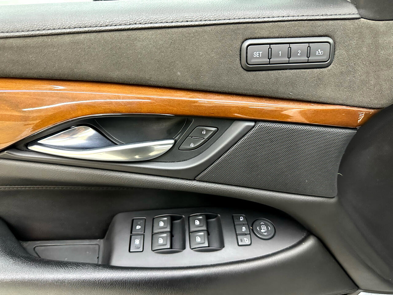 Used 2018 Cadillac Escalade Premium Luxury image 21