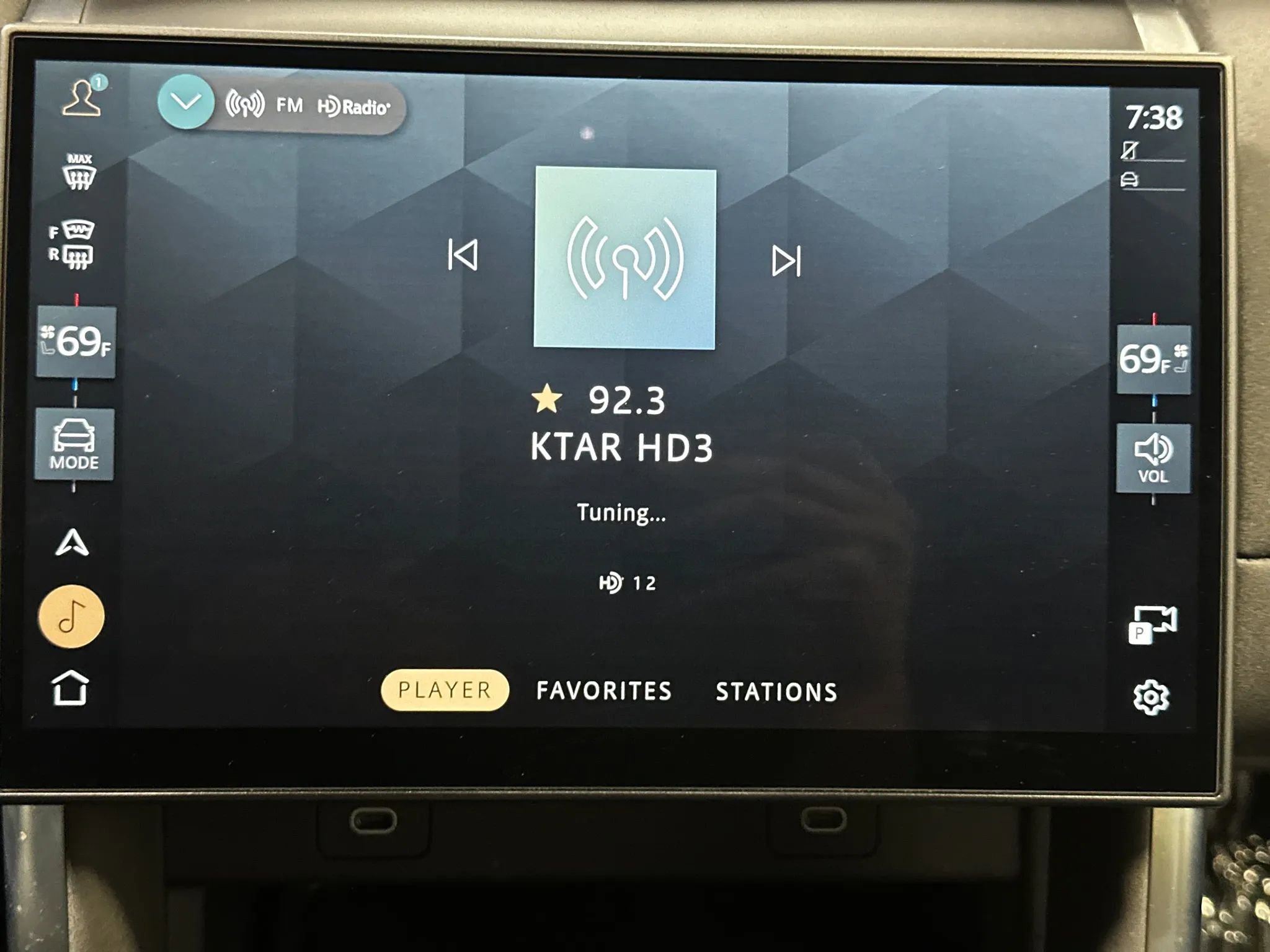 Used 2025 Land Rover Discovery Sport S image 39