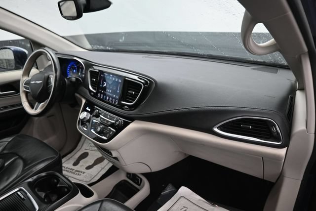 Used 2019 Chrysler Pacifica Limited FWD image 12
