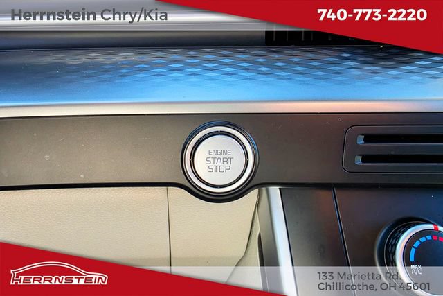 Used 2024 Kia Carnival LX FWD image 19