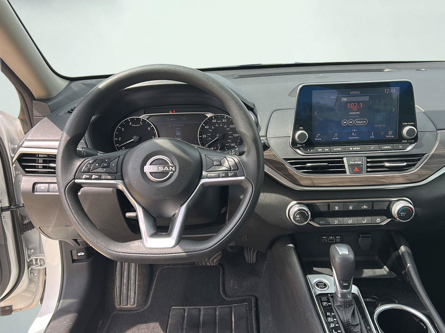 Used 2024 Nissan Altima 2.5 SV FWD image 7