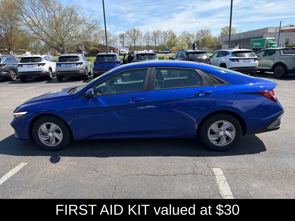 Used 2024 Hyundai Elantra SE FWD image 6