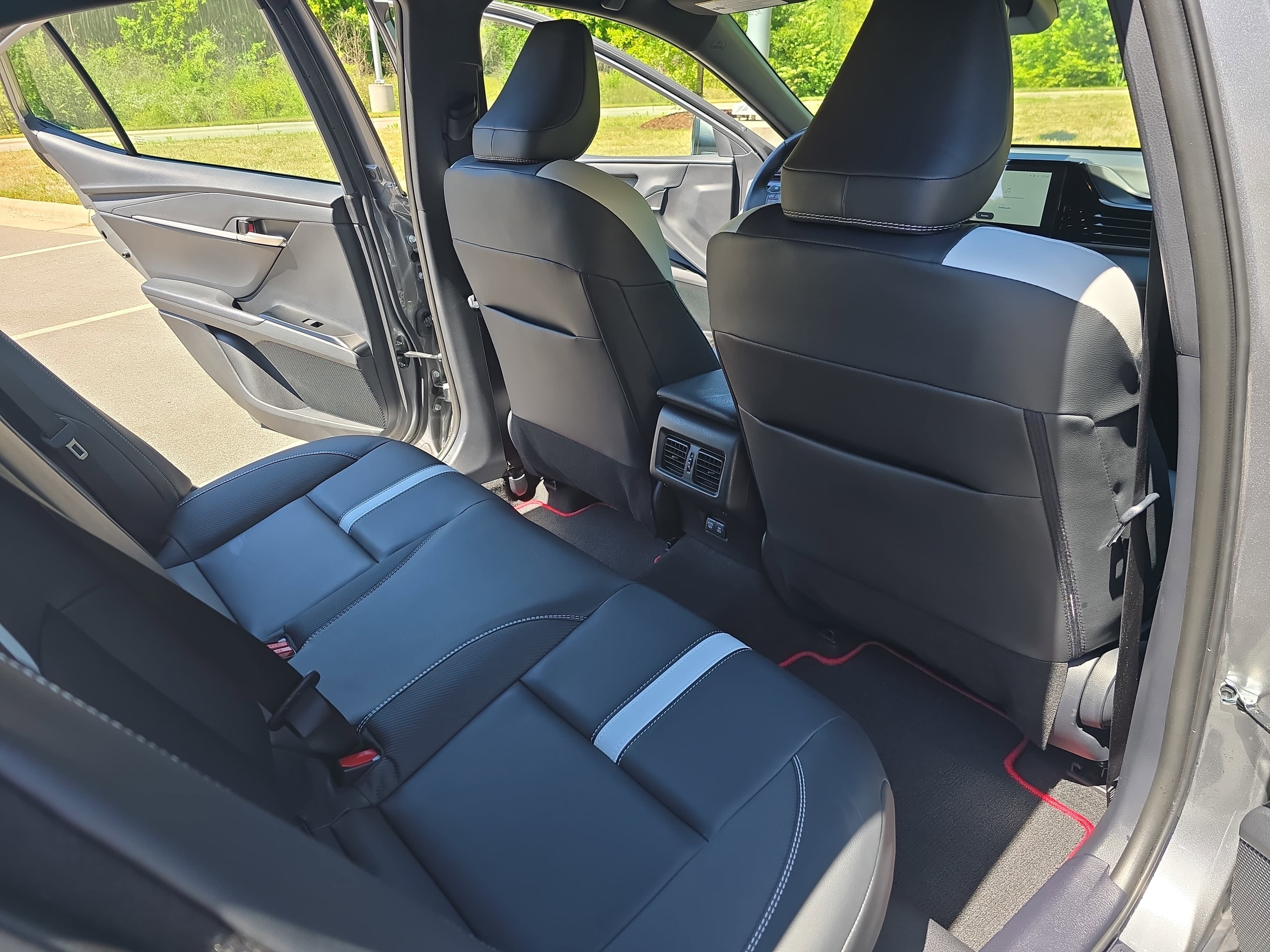Used 2025 Toyota Camry SE FWD image 11