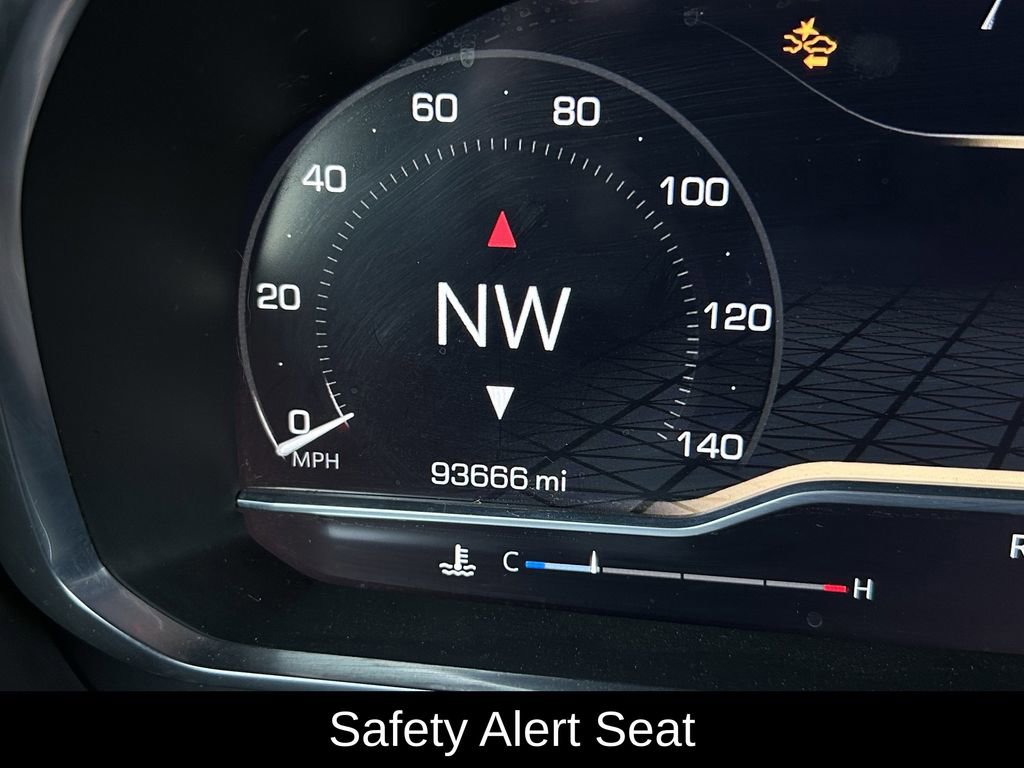 Used 2023 GMC Yukon SLT w/ SLT Luxury Package image 17