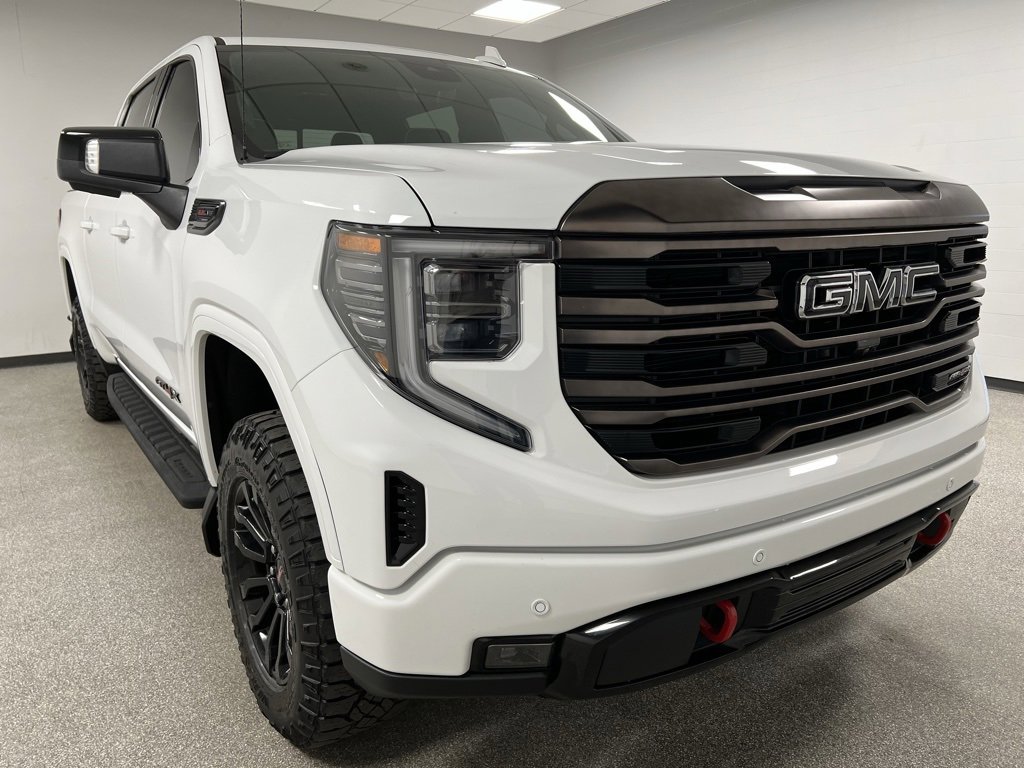 Used 2022 GMC Sierra 1500 AT4X image 2