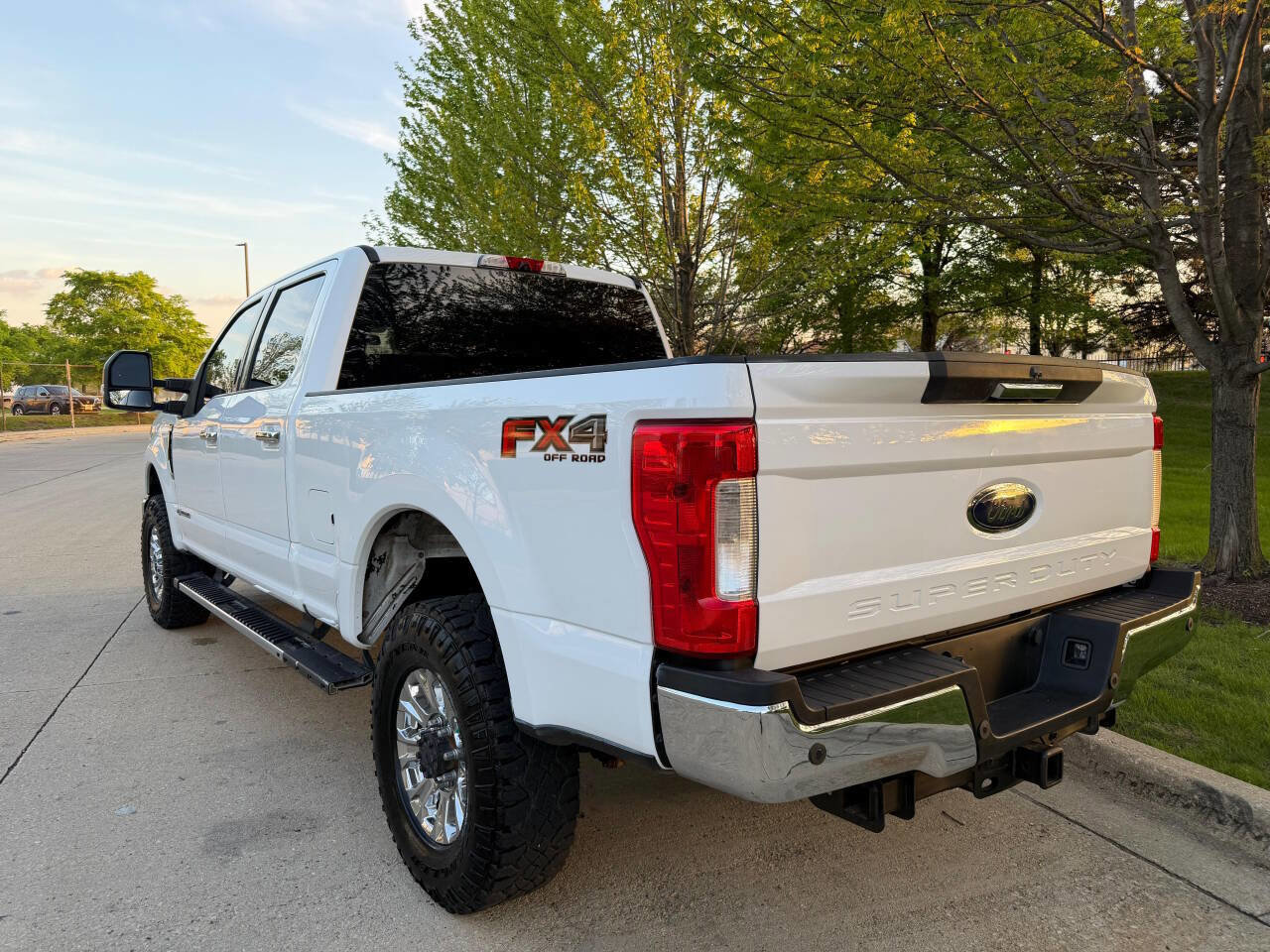 Used 2018 Ford F350 XLT w/ XLT Premium Package AWD/4WD image 4