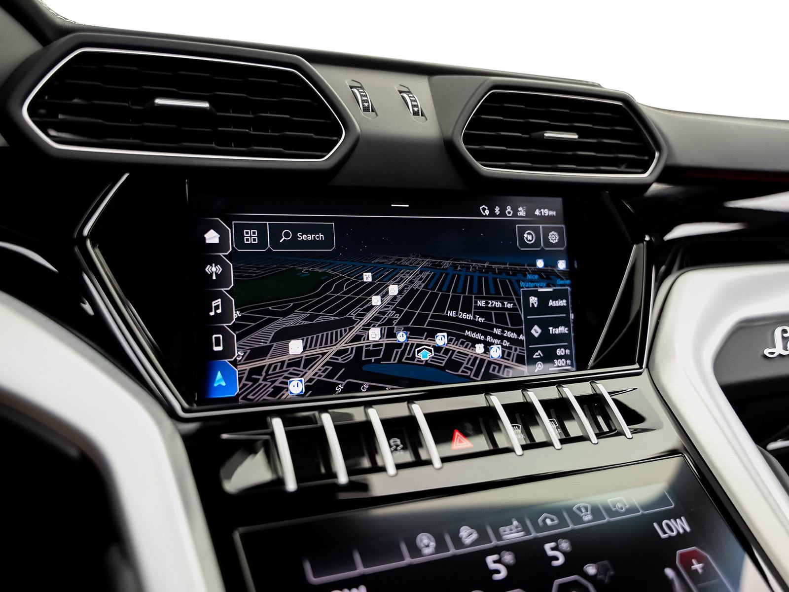 Used 2020 Lamborghini Urus image 47