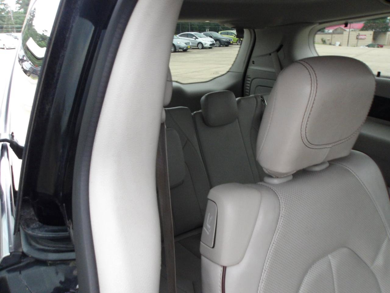 Used 2020 Chrysler Pacifica Limited FWD image 8