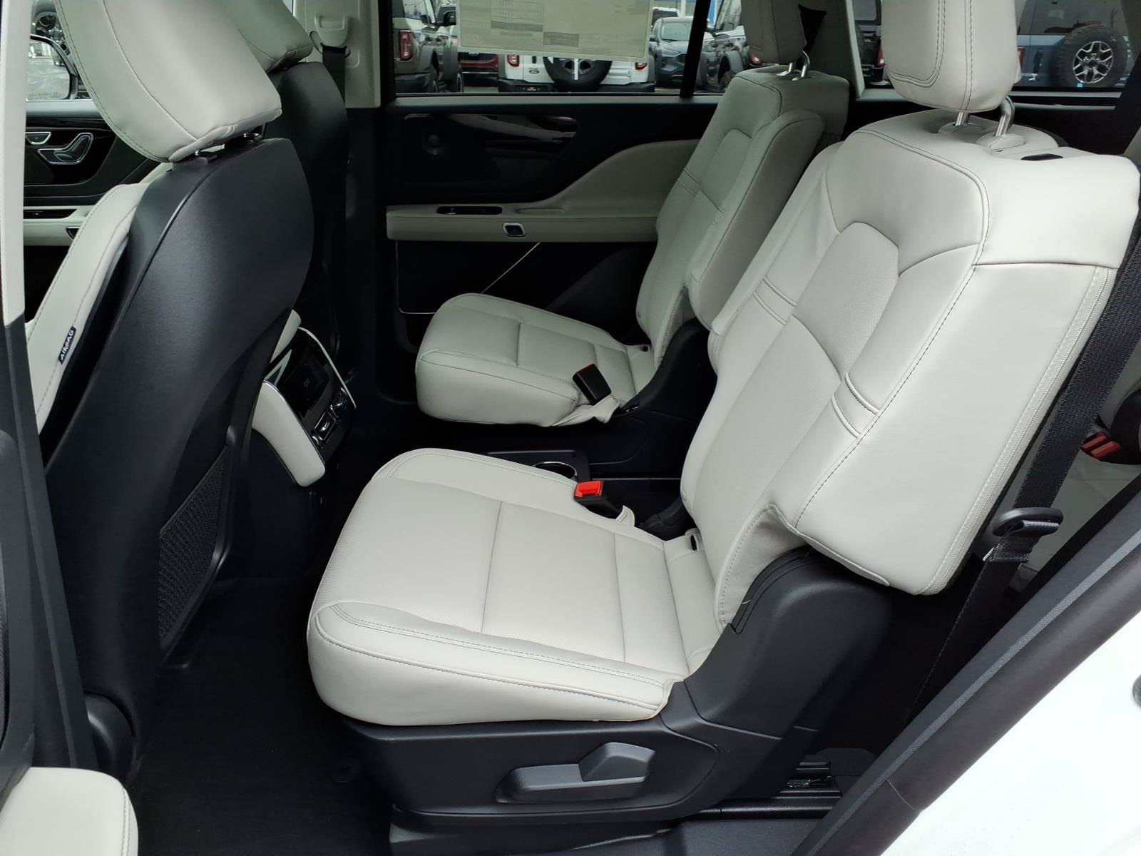 New 2026 Lincoln Aviator AWD image 7