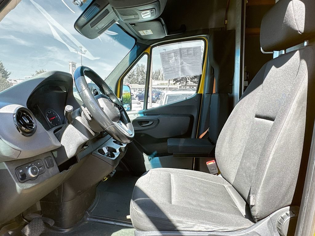 Used 2021 Mercedes-Benz Sprinter 2500 image 9